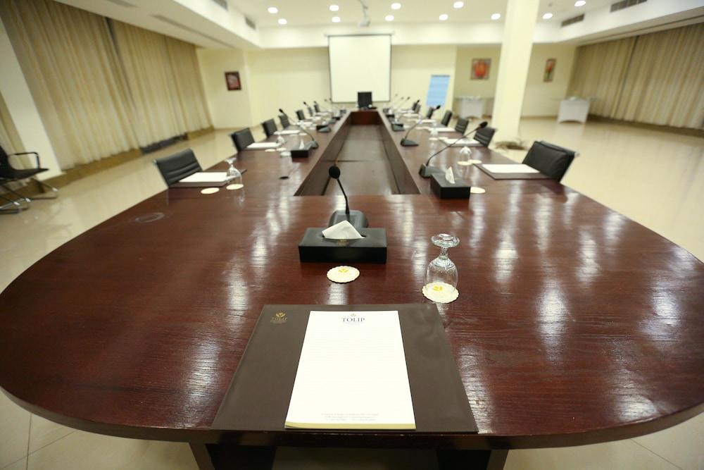 Tolip El Narges Hotell Kairo Exteriör bild The conference room of the Prime Minister of Sri Lanka