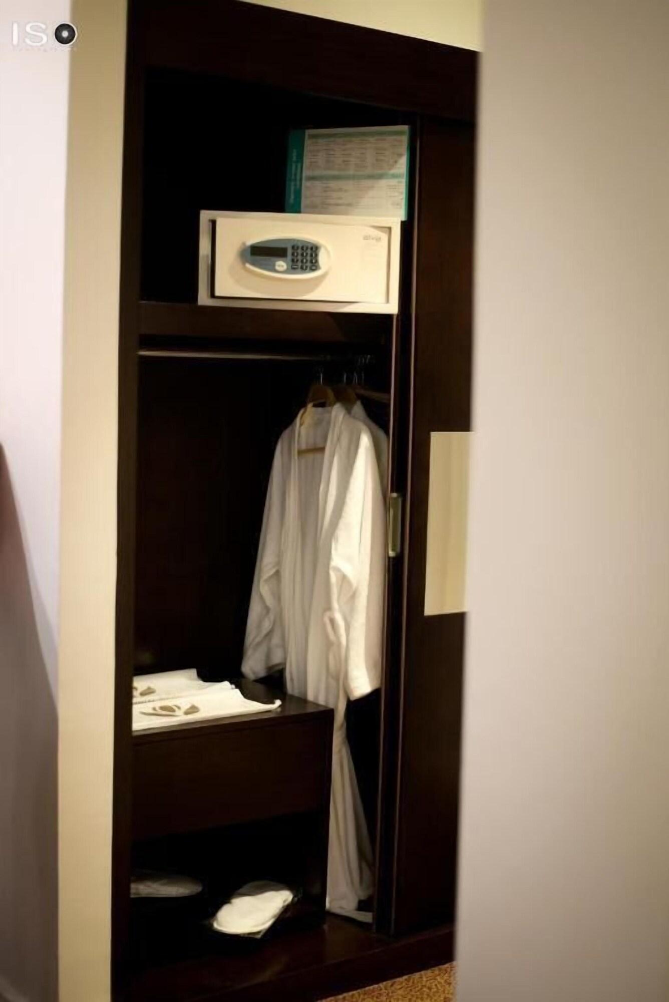 Tolip El Narges Hotell Kairo Exteriör bild A hotel safe