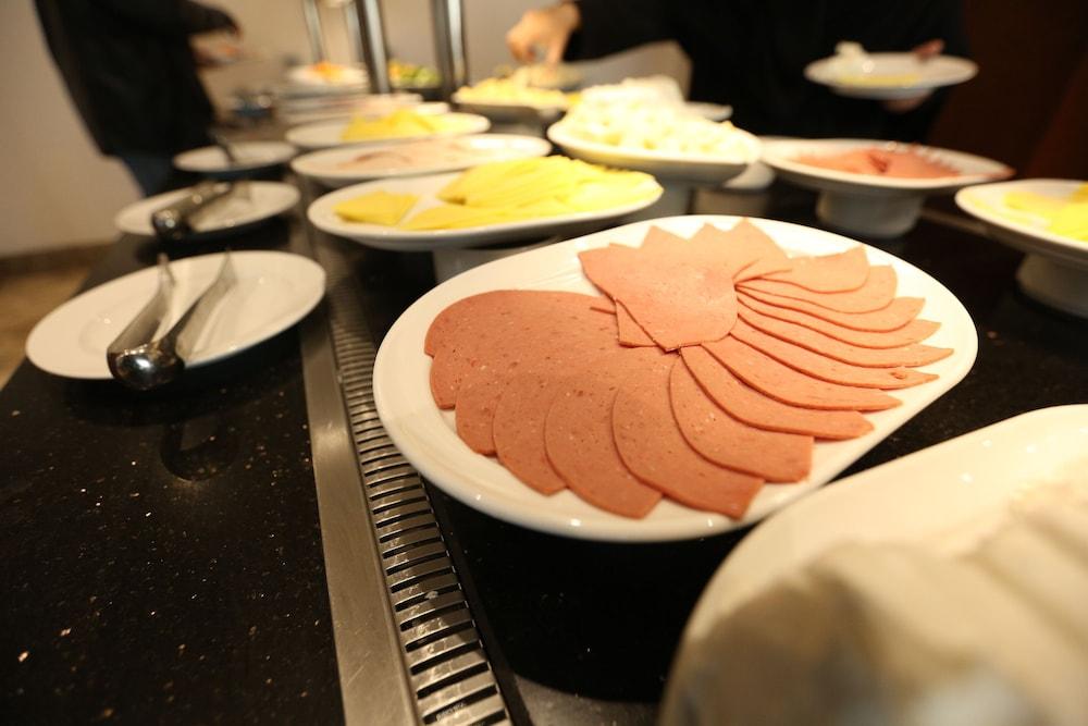 Tolip El Narges Hotell Kairo Exteriör bild Sliced corned beef