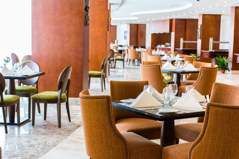 Tolip El Narges Hotell Kairo Exteriör bild The restaurant at the hotel