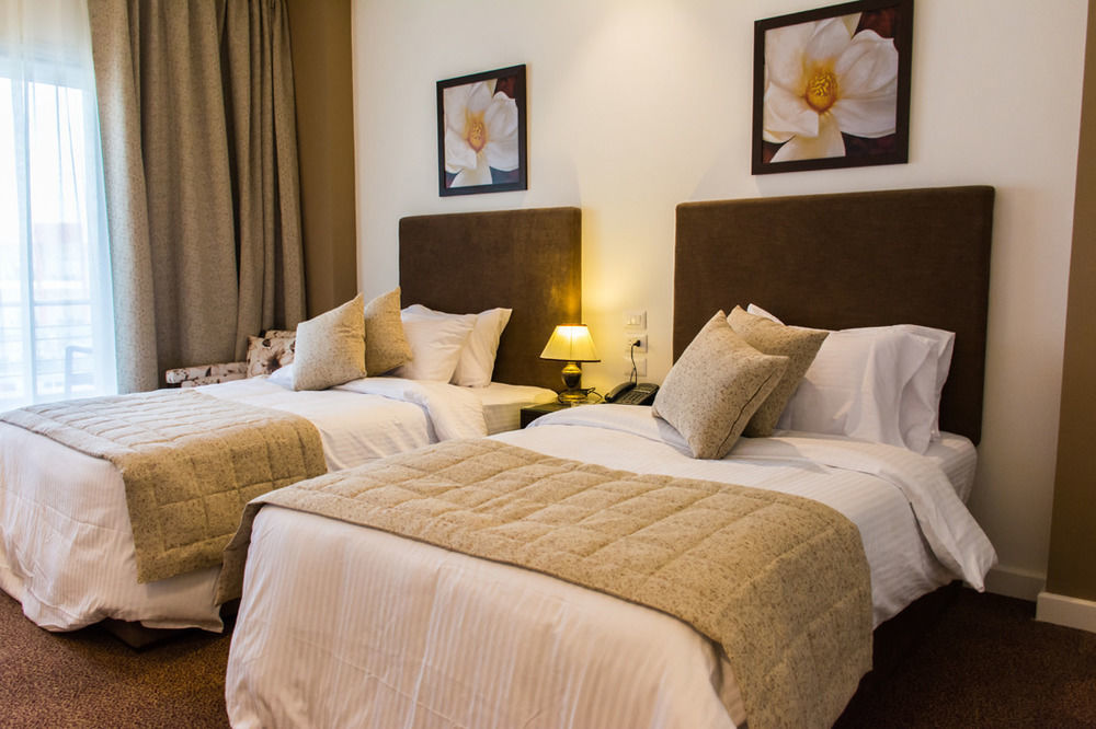 Tolip El Narges Hotell Kairo Exteriör bild A bedroom at the hotel